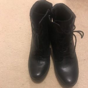 Clarks heeled boot